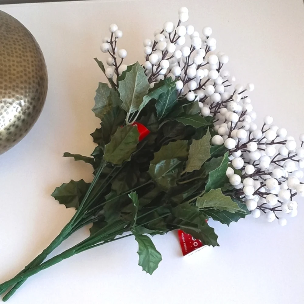 5x Bloom Artificial White Berry Stems Bouquet Green Leaves Holiday Home Accents